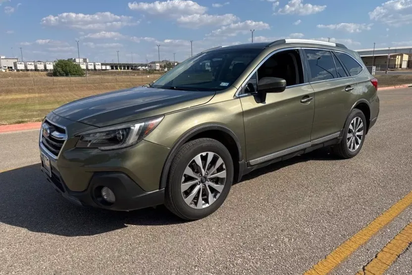 2018 Subaru Outback Touring photo 1