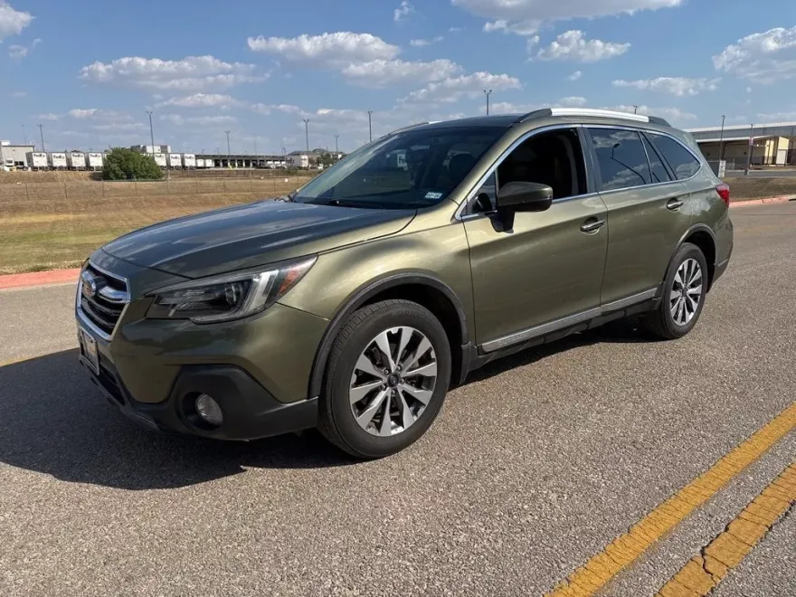2018 Subaru Outback Touring photo 1