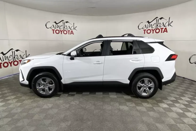 2025 Toyota RAV4 XLE photo 1
