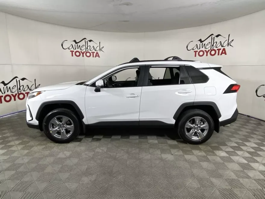2025 Toyota RAV4 XLE photo 1