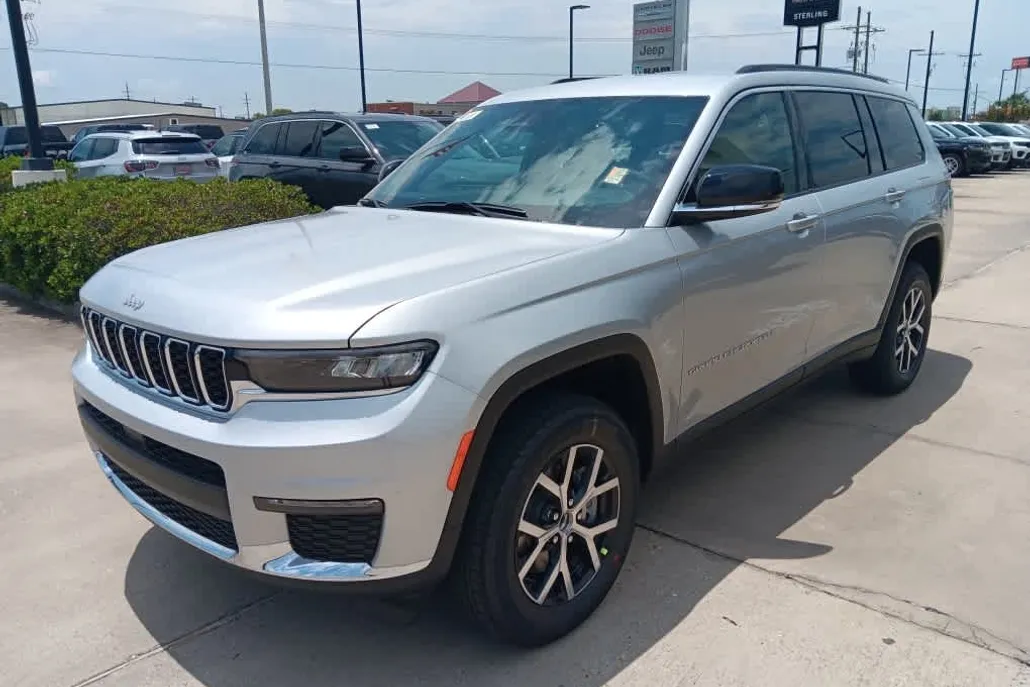 2025 Jeep Grand Cherokee Limited photo 1