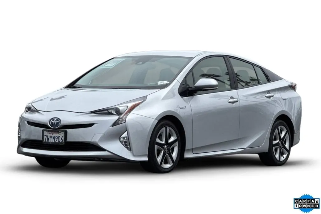 2016 Toyota Prius Three Touring photo 1