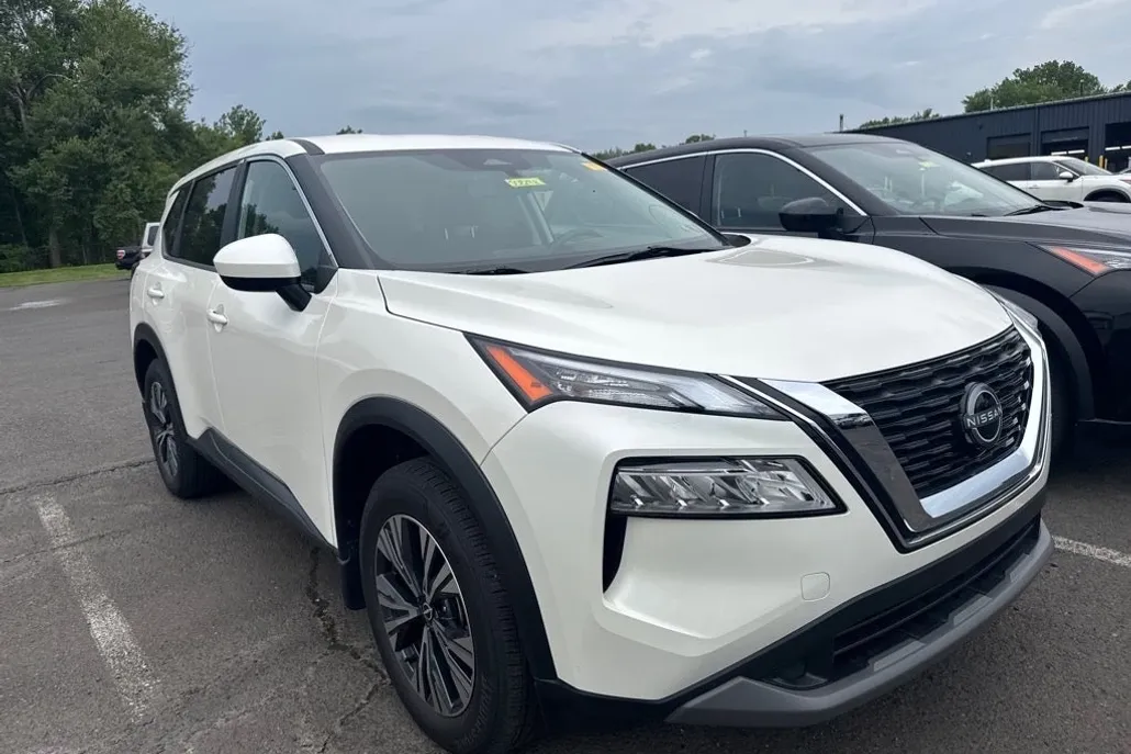 2023 Nissan Rogue SV photo 1
