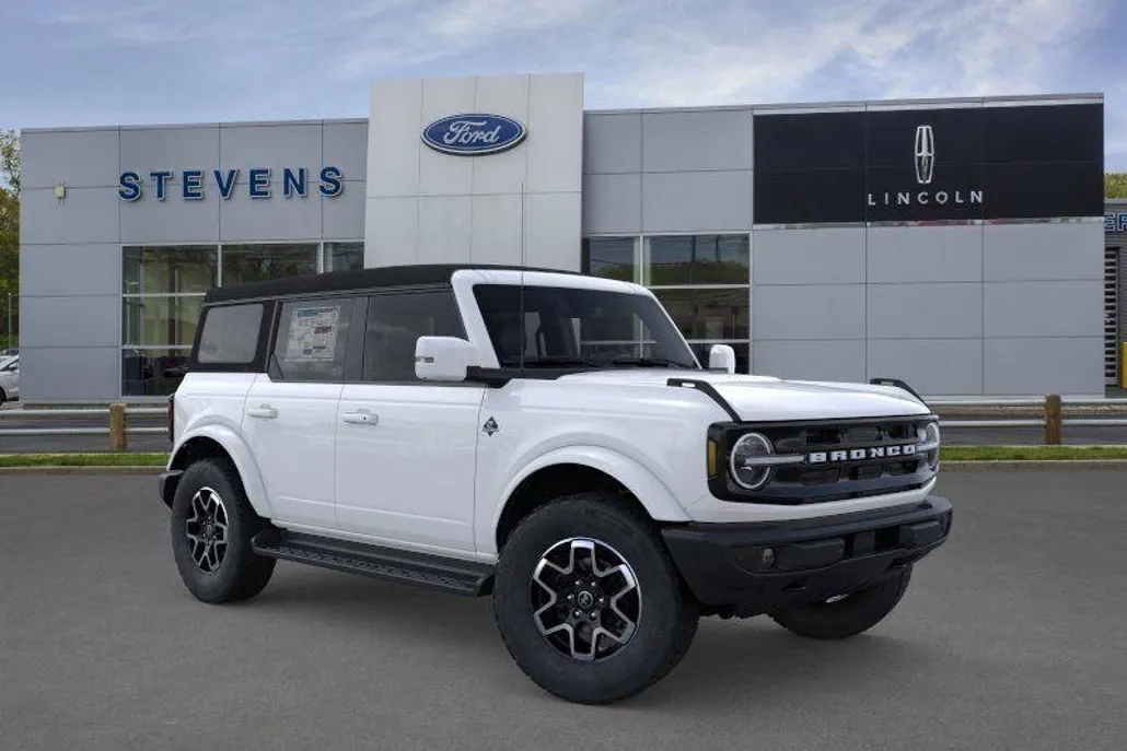 2025 Ford Bronco Outer Banks photo 1