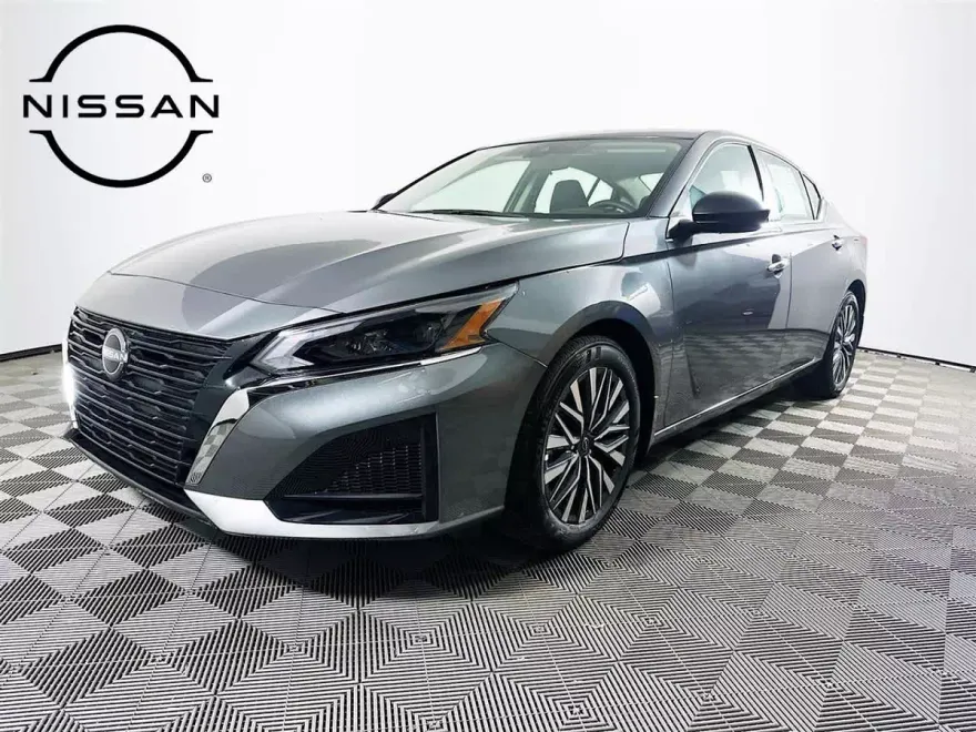 2025 Nissan Altima 2.5 SV photo 1