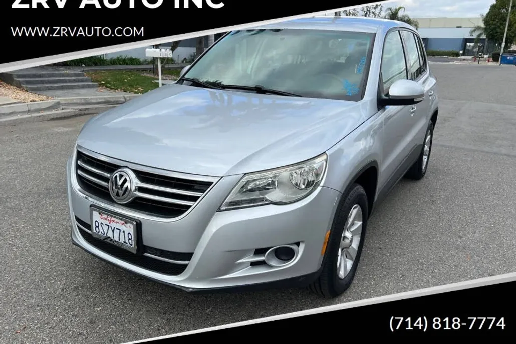 2010 Volkswagen Tiguan SEL photo 1