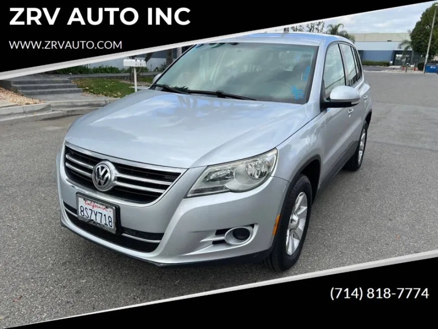2010 Volkswagen Tiguan SEL photo 1
