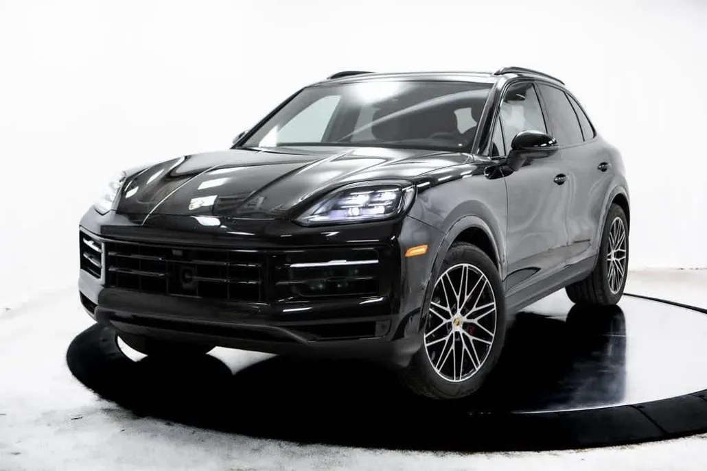 2024 Porsche Cayenne S photo 1