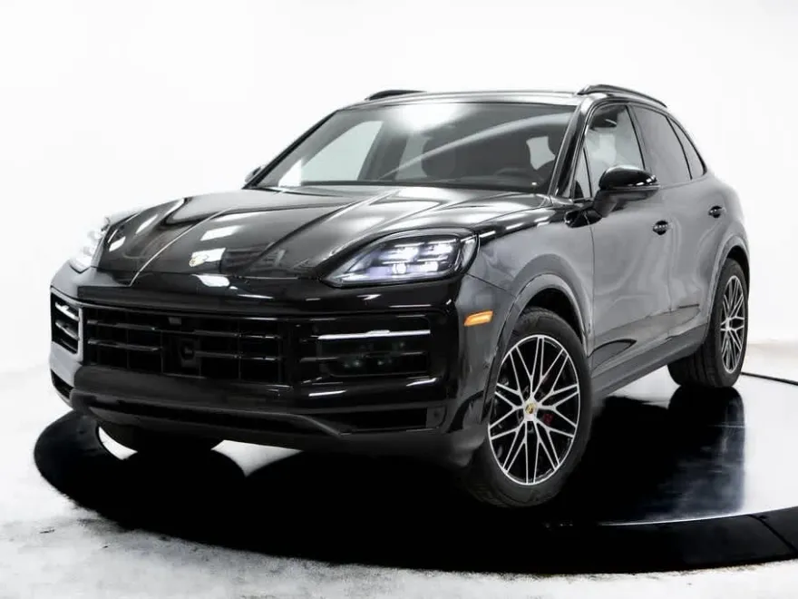 2024 Porsche Cayenne S photo 1