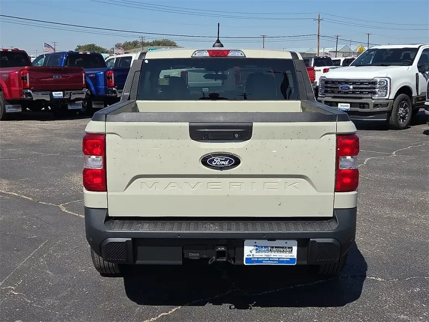 2025 Ford Maverick XLT photo 1