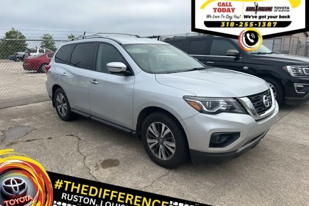 2017 Nissan Pathfinder SL photo 1