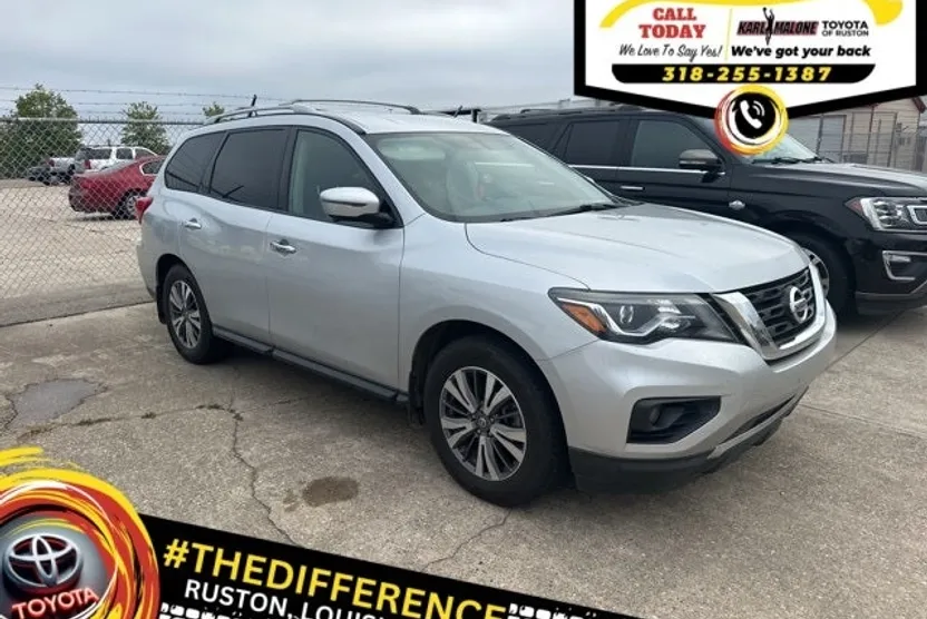 2017 Nissan Pathfinder SL photo 1