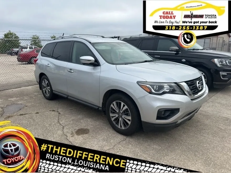 2017 Nissan Pathfinder SL photo 1