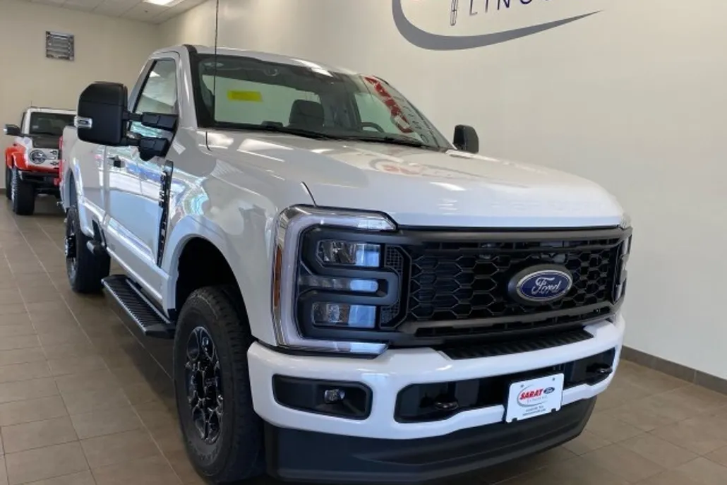 2025 Ford F-350 photo 1