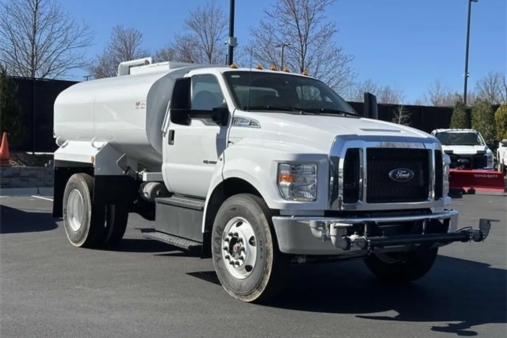 2025 Ford F-650 SuperCab photo 1