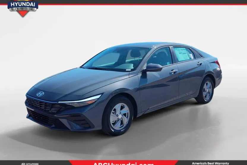 2025 Hyundai Elantra SE photo 1