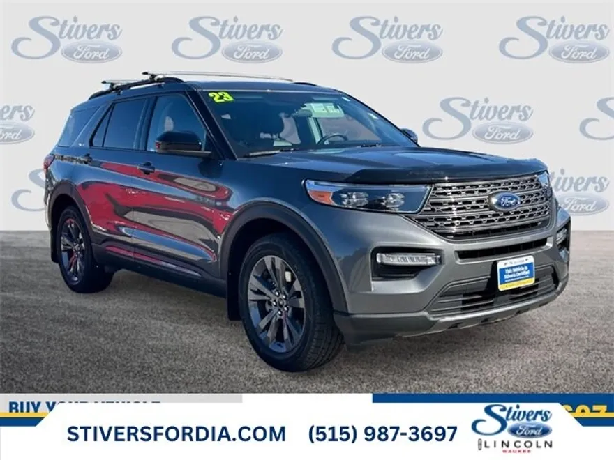 2023 Ford Explorer XLT photo 1