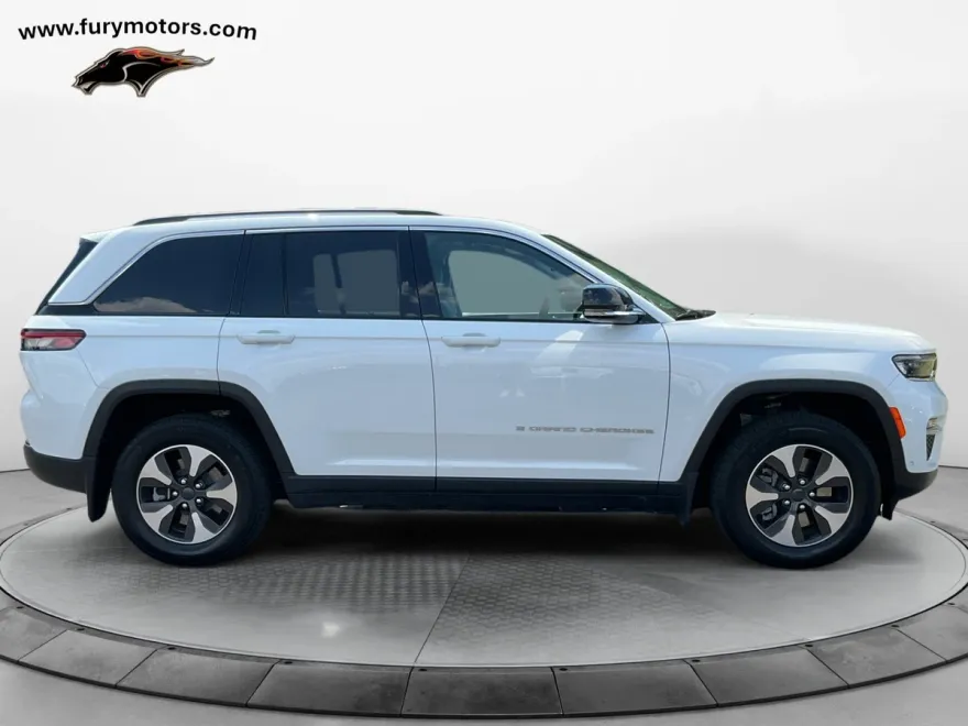 2023 Jeep Cherokee 4xe photo 1
