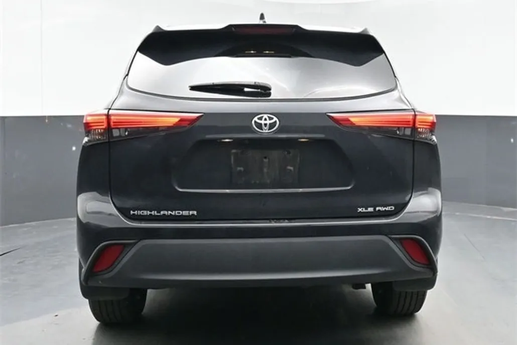 2021 Toyota Highlander XLE photo 1