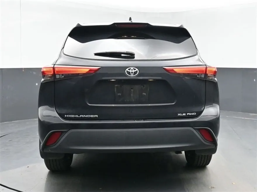 2021 Toyota Highlander XLE photo 1