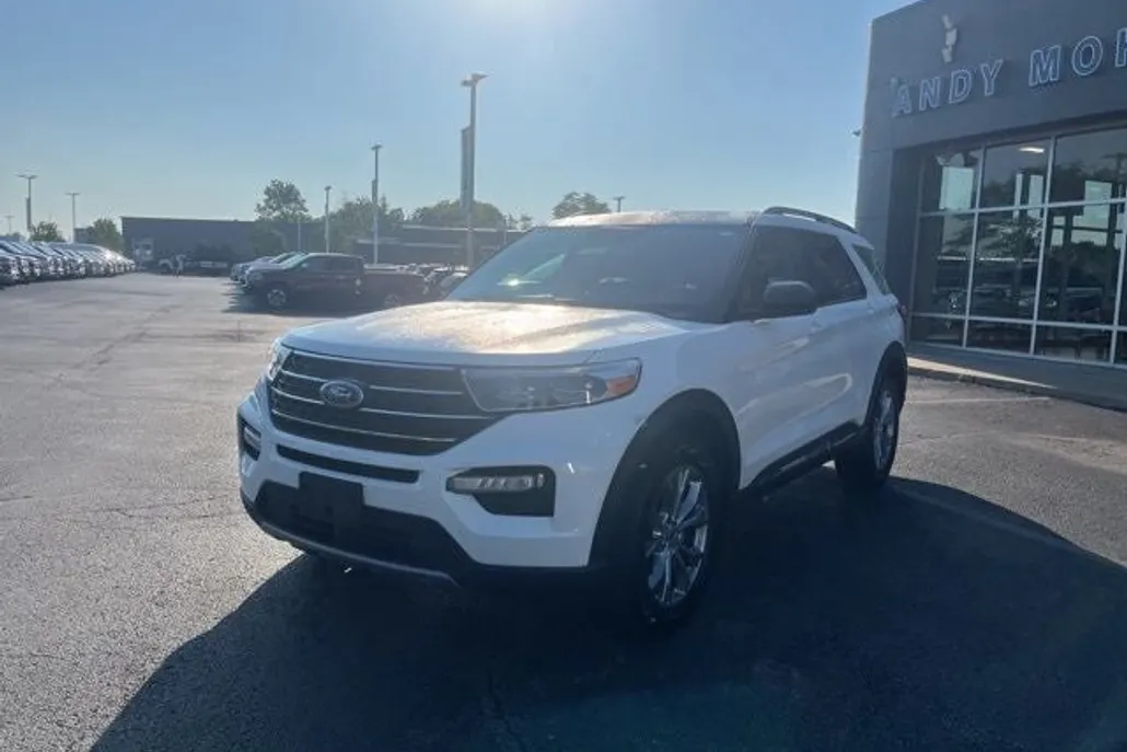 2022 Ford Explorer XLT photo 1