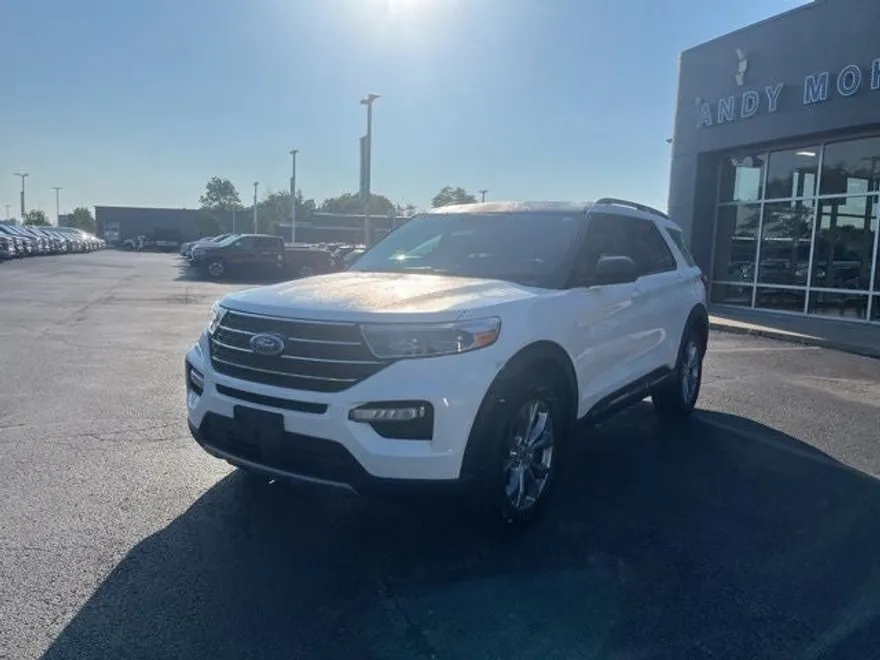2022 Ford Explorer XLT photo 1