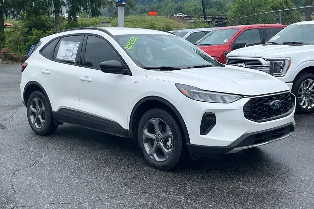 2025 Ford Escape ST-Line photo 1