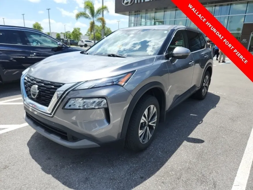 2021 Nissan Rogue SV photo 1