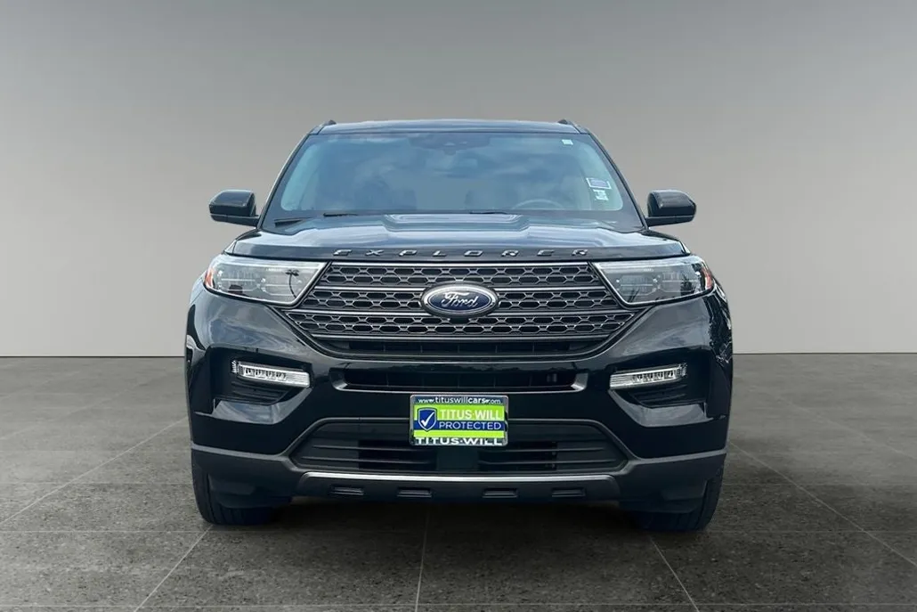 2022 Ford Explorer XLT photo 1