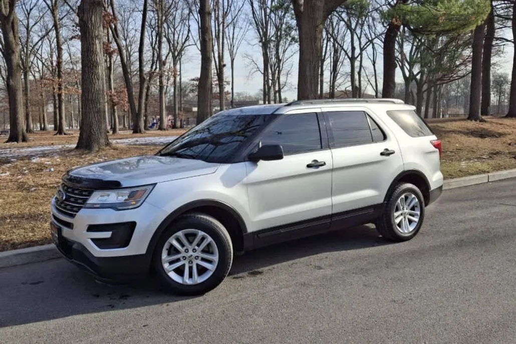 2016 Ford Explorer Base photo 1