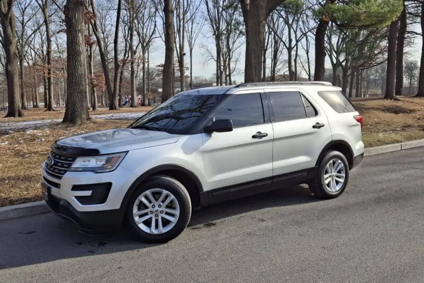 2016 Ford Explorer Base photo 1