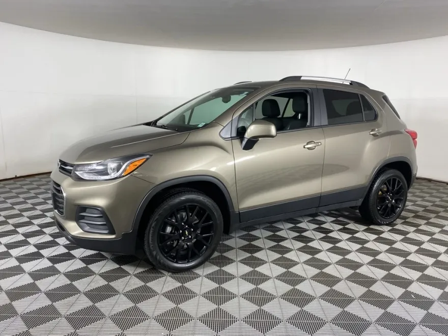 2022 Chevrolet Trax LT photo 1