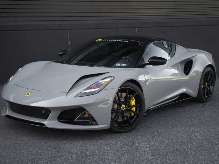 2024 Lotus Emira First Edition photo 1