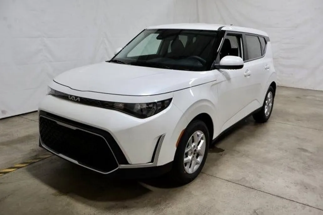 2025 Kia Soul LX photo 1
