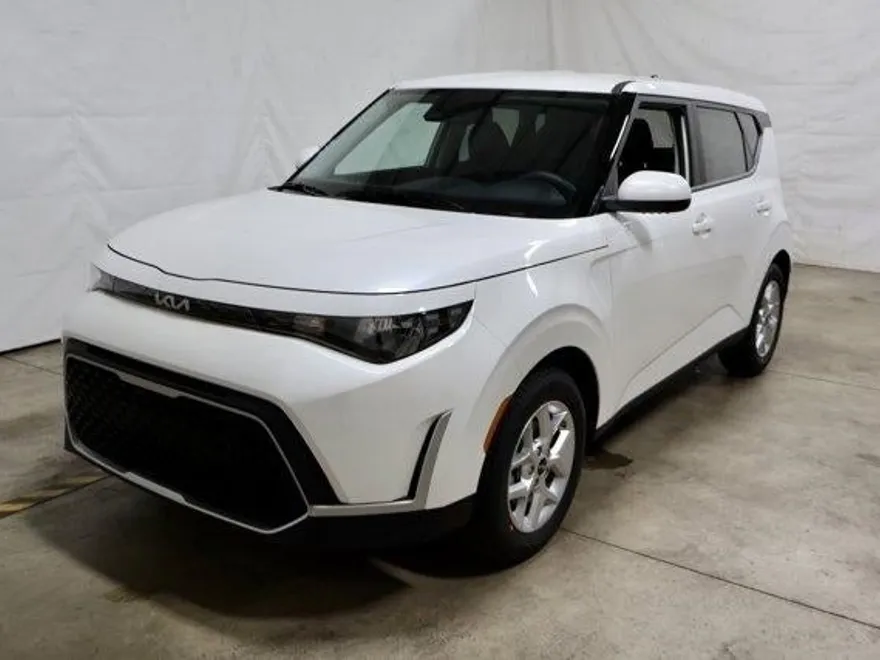 2025 Kia Soul LX photo 1