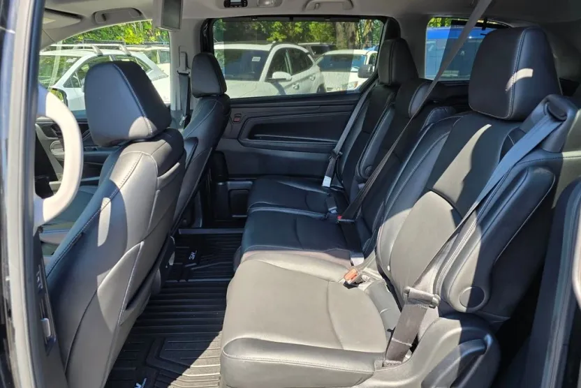 2022 Honda Odyssey Touring photo 1