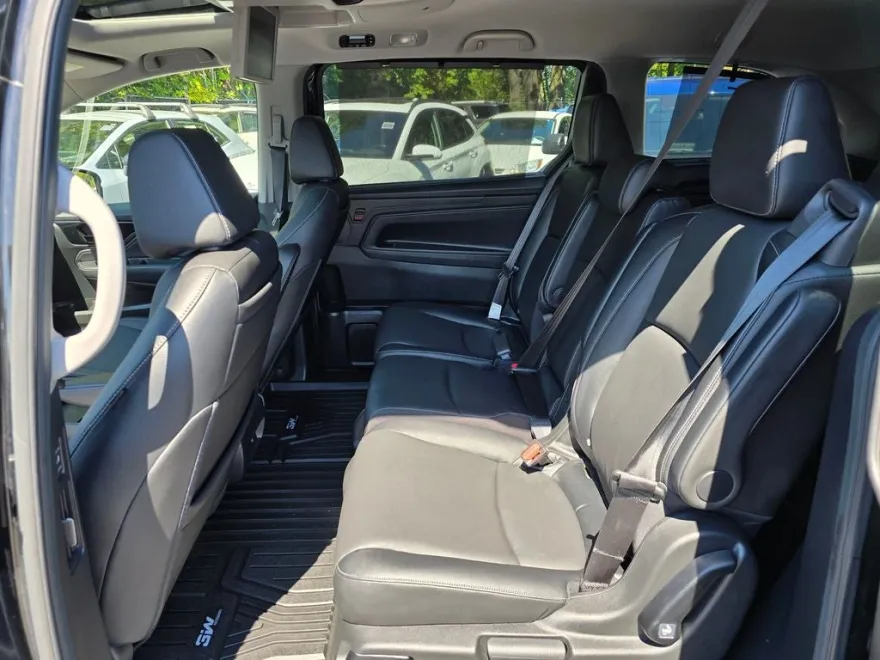 2022 Honda Odyssey Touring photo 1