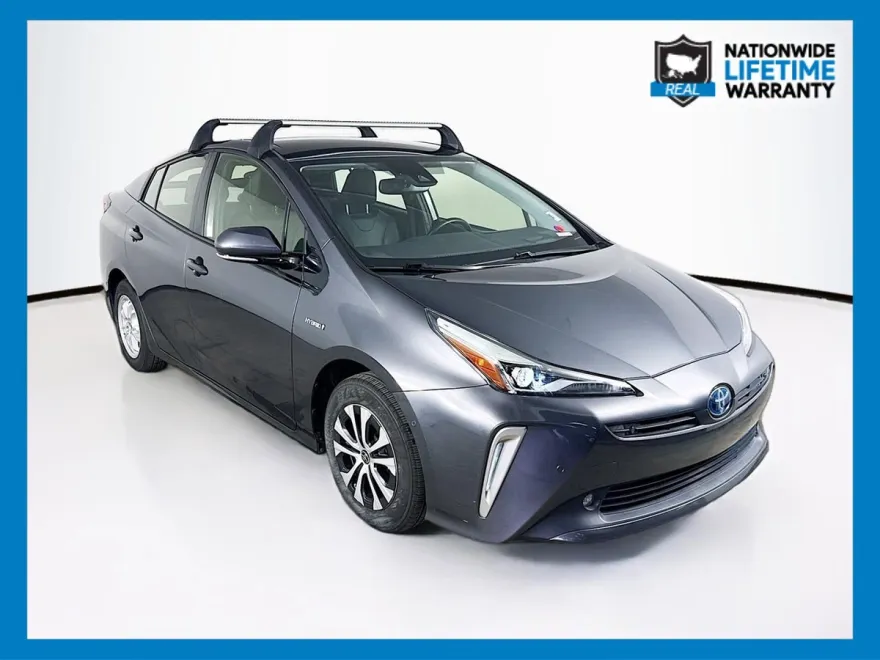 2020 Toyota Prius LE photo 1