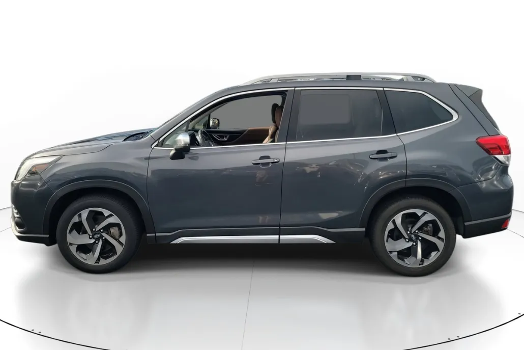 2022 Subaru Forester Touring photo 1