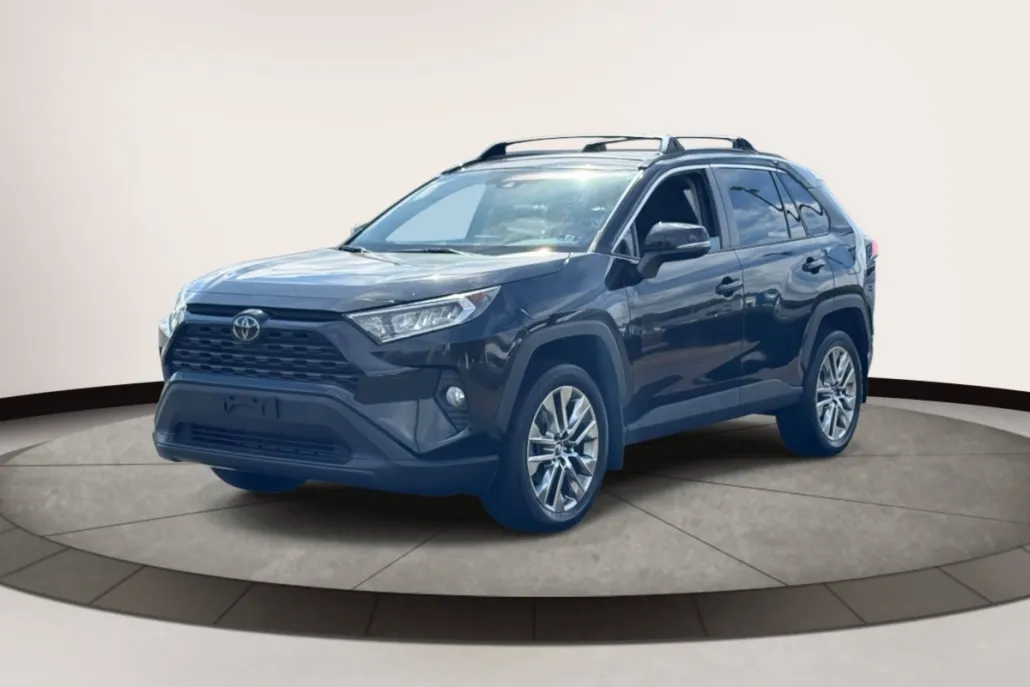 2019 Toyota RAV4 XLE Premium photo 1