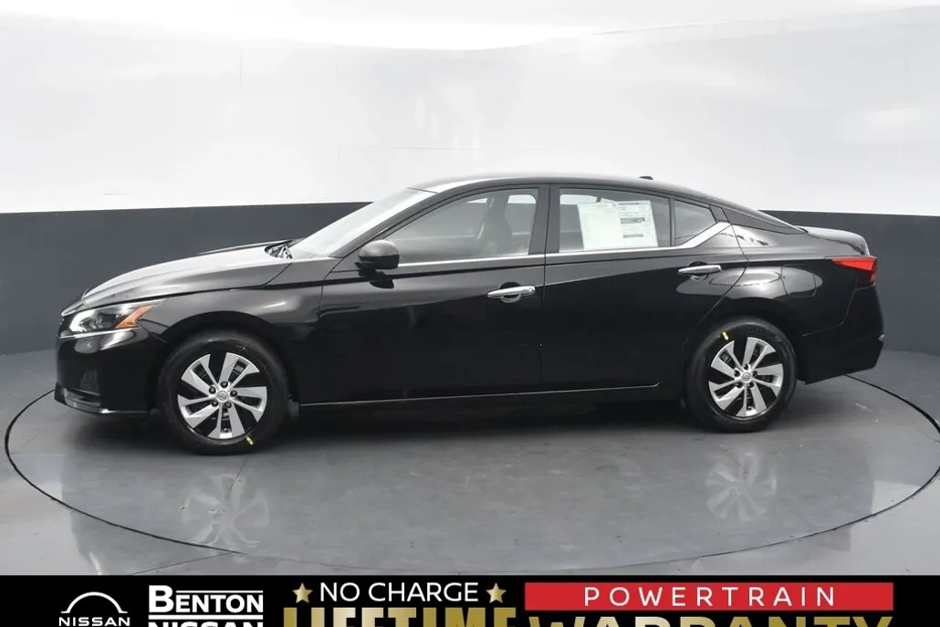 2025 Nissan Altima S photo 1
