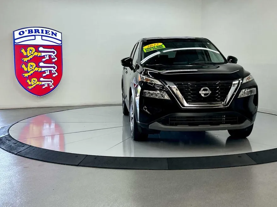 2022 Nissan Rogue SV photo 1