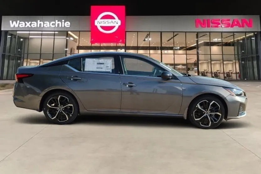 2025 Nissan Altima 2.5 SR photo 1