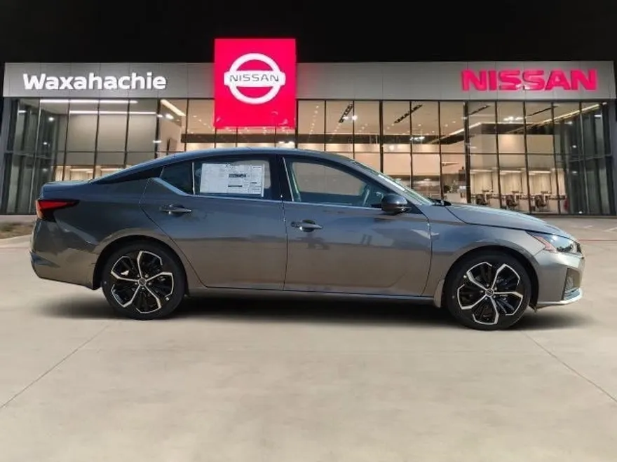 2025 Nissan Altima 2.5 SR photo 1
