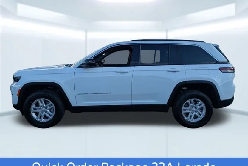 2025 Jeep Grand Cherokee Laredo photo 1