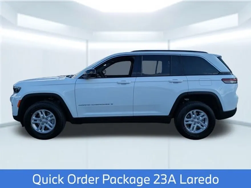 2025 Jeep Grand Cherokee Laredo photo 1