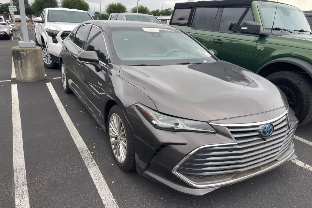 2020 Toyota Avalon Hybrid Limited photo 1
