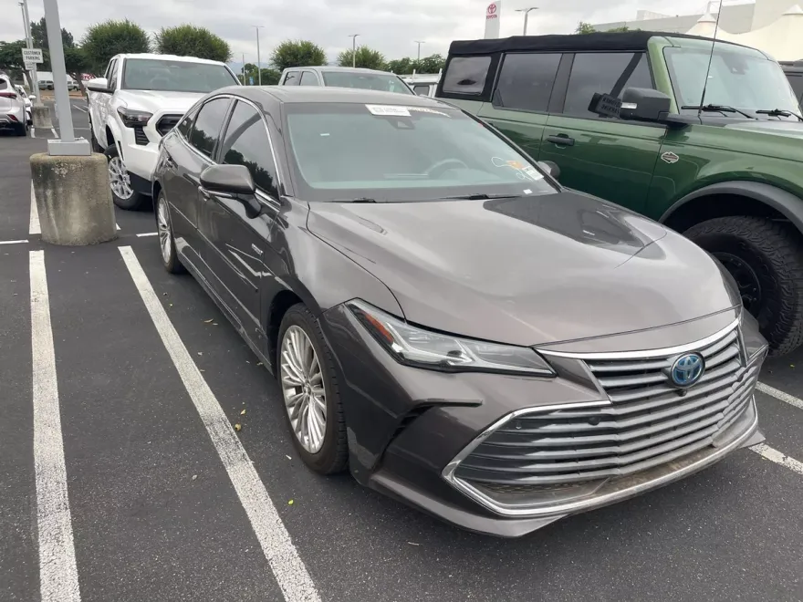 2020 Toyota Avalon Hybrid Limited photo 1
