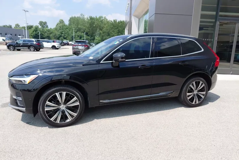 2022 Volvo XC60 B5 Inscription photo 1