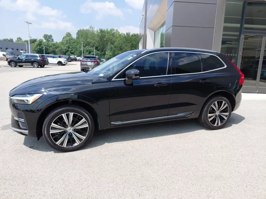 2022 Volvo XC60 B5 Inscription photo 1